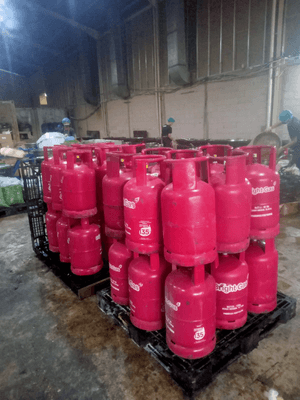 Tabung gas di gudang